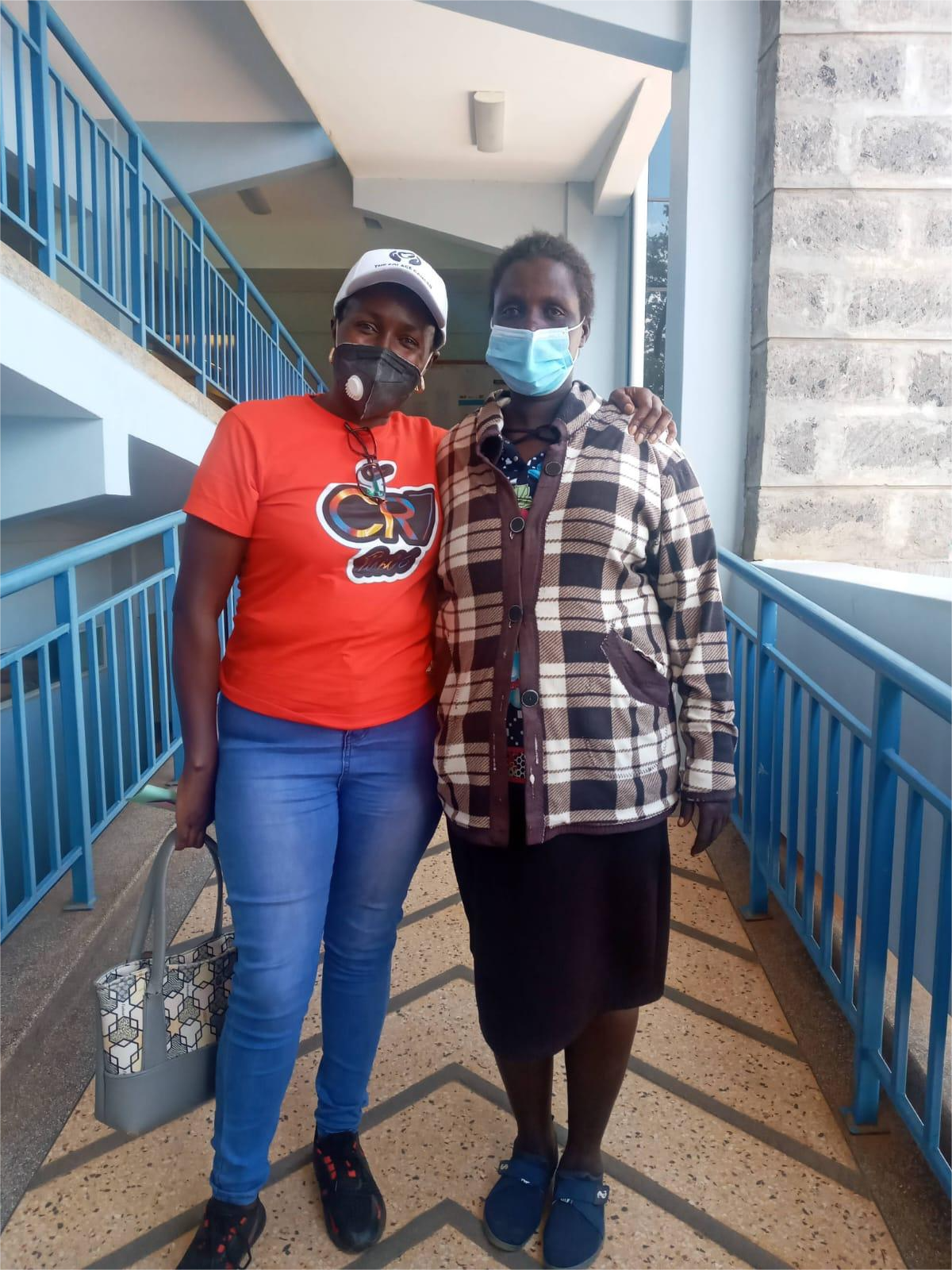 Volunteer supporting a cancer warrior